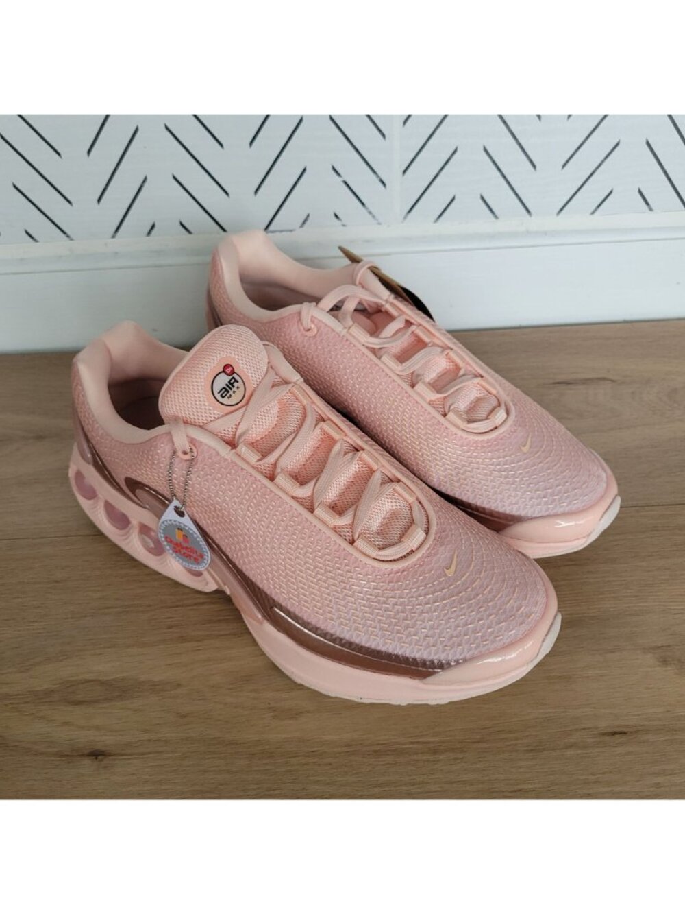 ✨Nike Air Max DN Low Sz 8.5 Men's Shoes Sneakers Peach Washed Coral HV4861-601✨ - Picture 2 of 10
